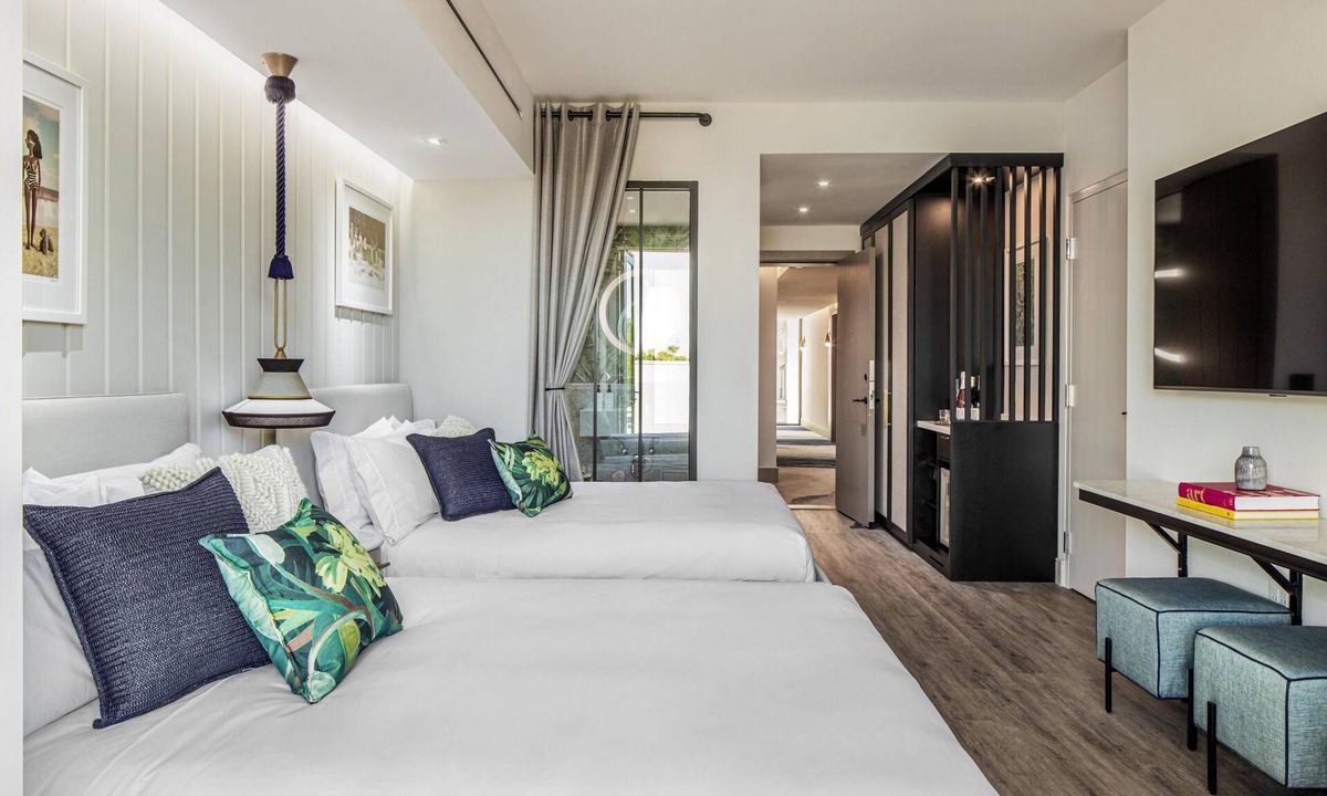 Pineapple Grove Arts District Hotel | The Ray Hotel Delray Beach, Curio Collection by Hilton