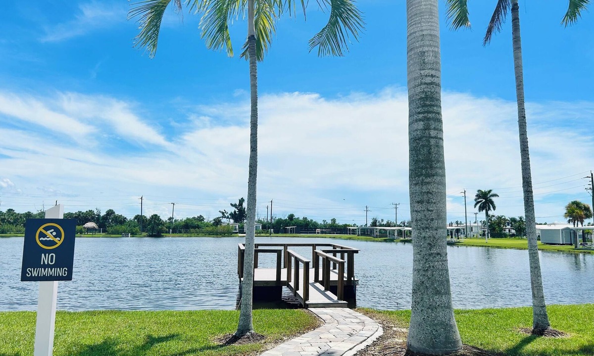 Iona Cottage | The Sanibel Sunshine Cottage