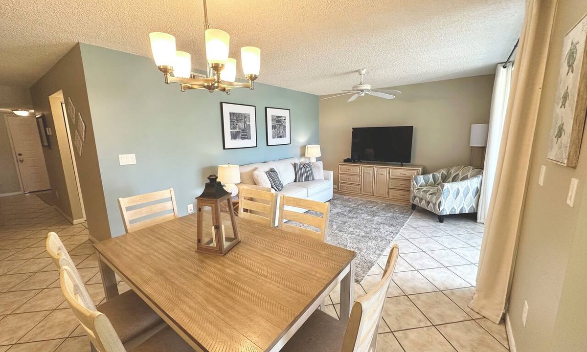 Jupiter Bay Apartment | The Seaside Sanctuary - Walk To The Beach and Pool