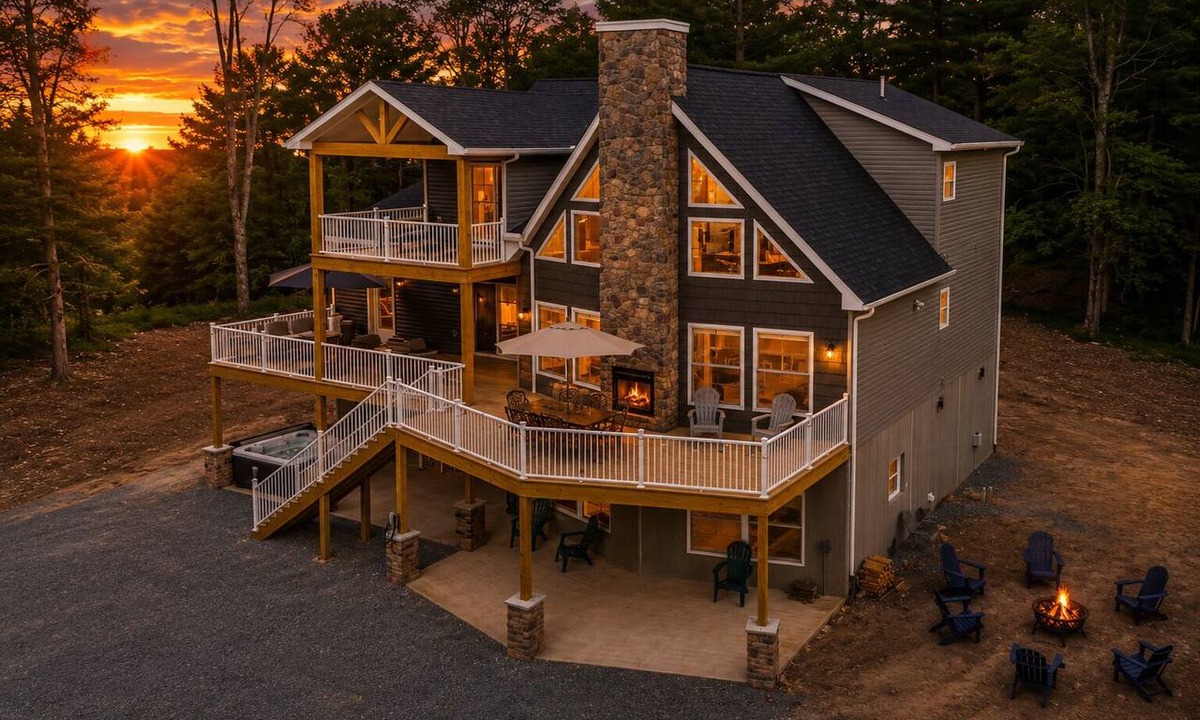 Lake Harmony Estates House | The South Harmony House, Luxury Escape, HotTub, 5,000sqft, Gameroom