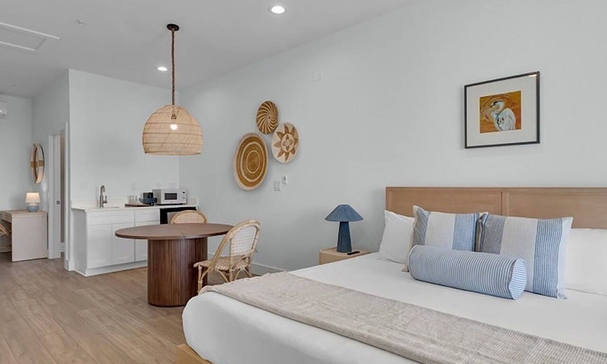 Long Key Hotel | The Stay You’ve Been Looking For! Balcony, Outdoor Pool, Pets Are Welcome!