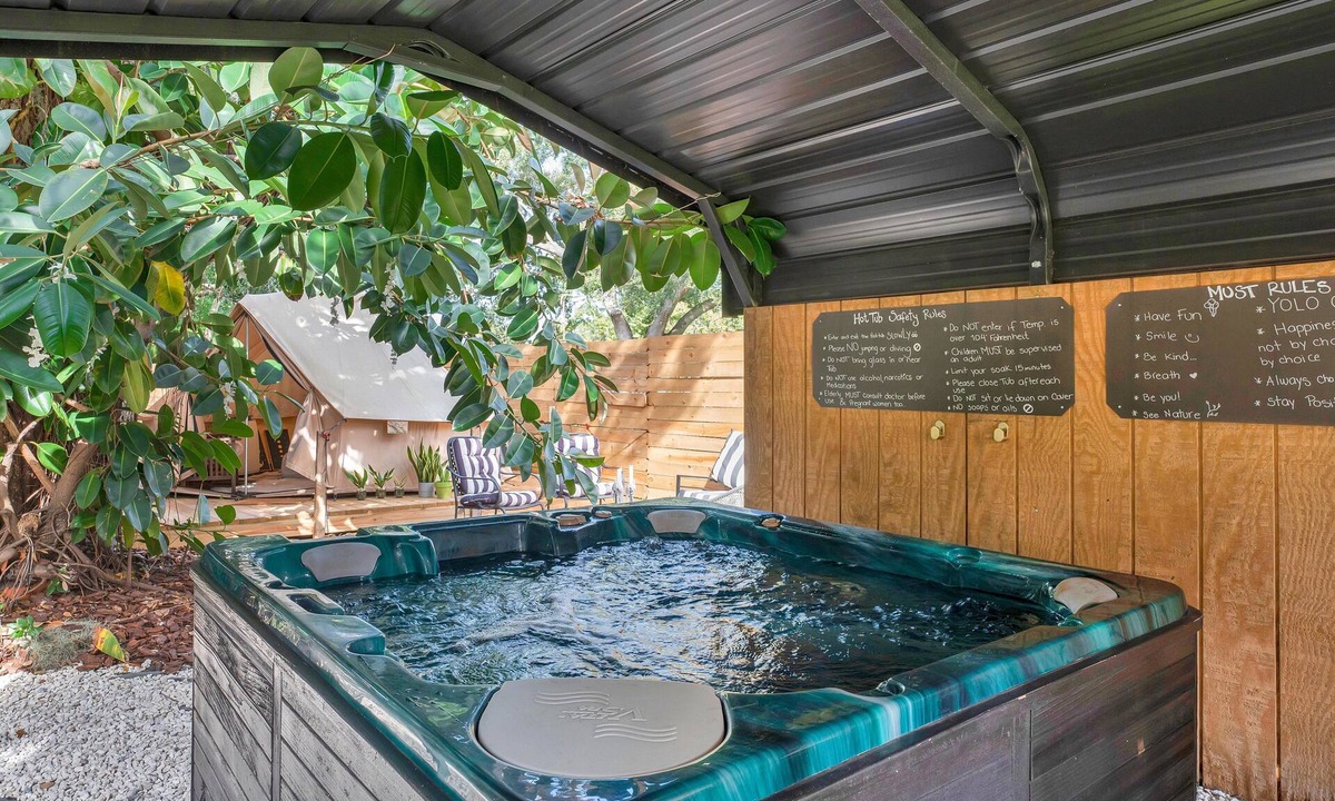 Kissimmee Cottage | The Temple & Glamping + Hot Tub, 15 Min Away from MCO, 25 min from Theme Parks
