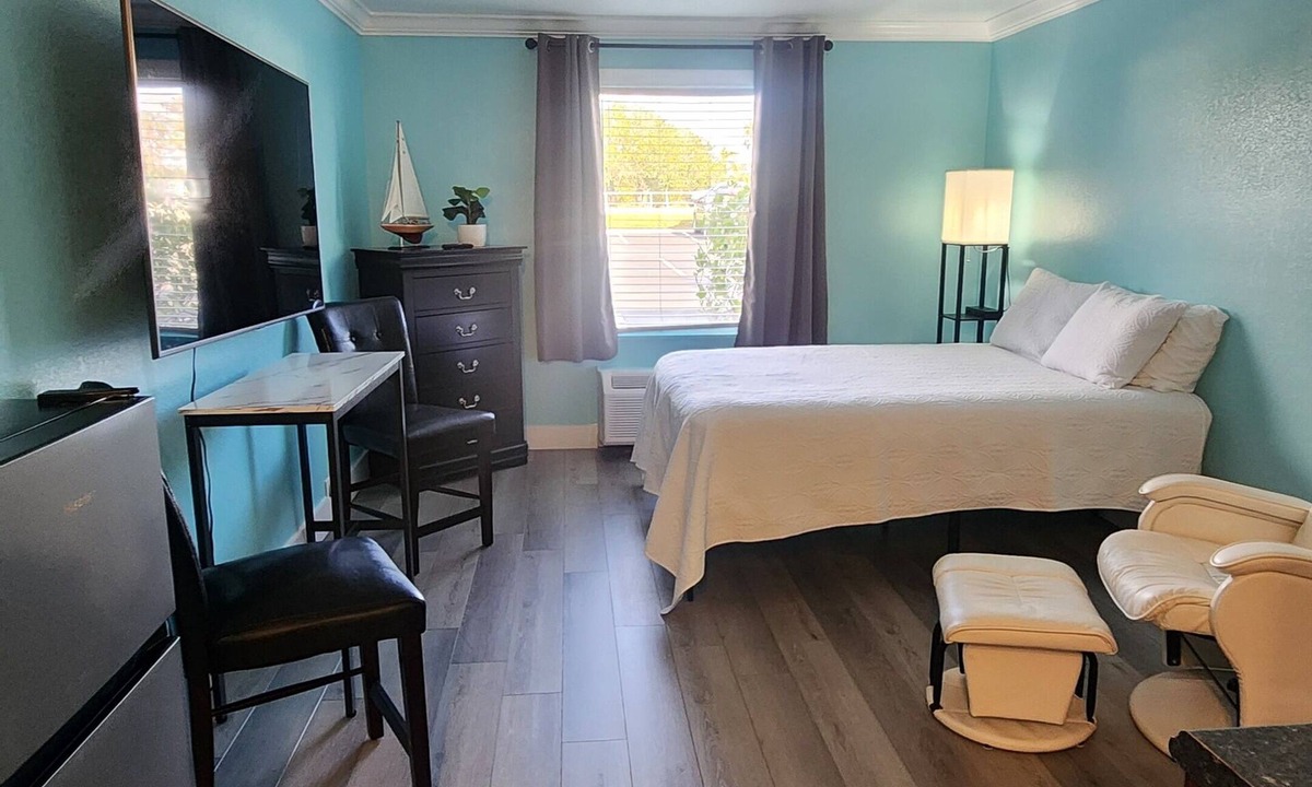Whitfield Apartment | The Urban Anchor - Sleek Suite @ Sarasota Cay Club