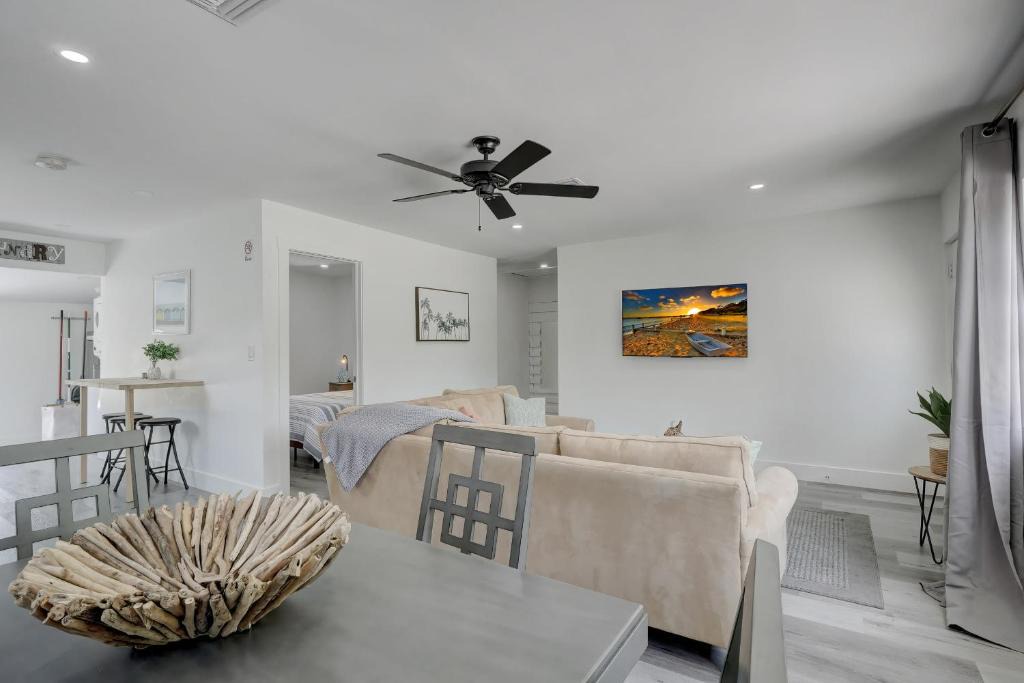 Bonita Springs House | Three Rental Units In This Bonita Springs Compound