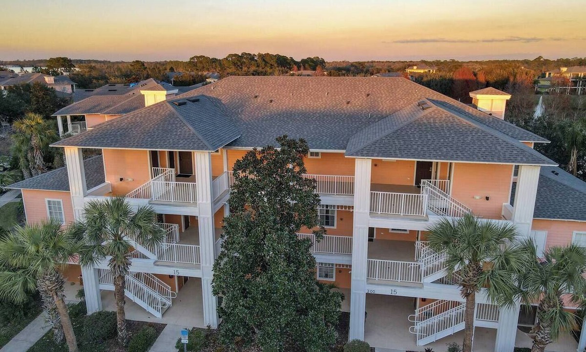 Bahama Bay Condo | Top-floor 3BR/2BA penthouse at Bahama Bay Resort with peaceful waterfront pond views, private balcony, full kitchen, and separate tub & shower in both baths. Gated resort with pools & hot tubs just 15–20 mins from Disney. Sleeps 8.