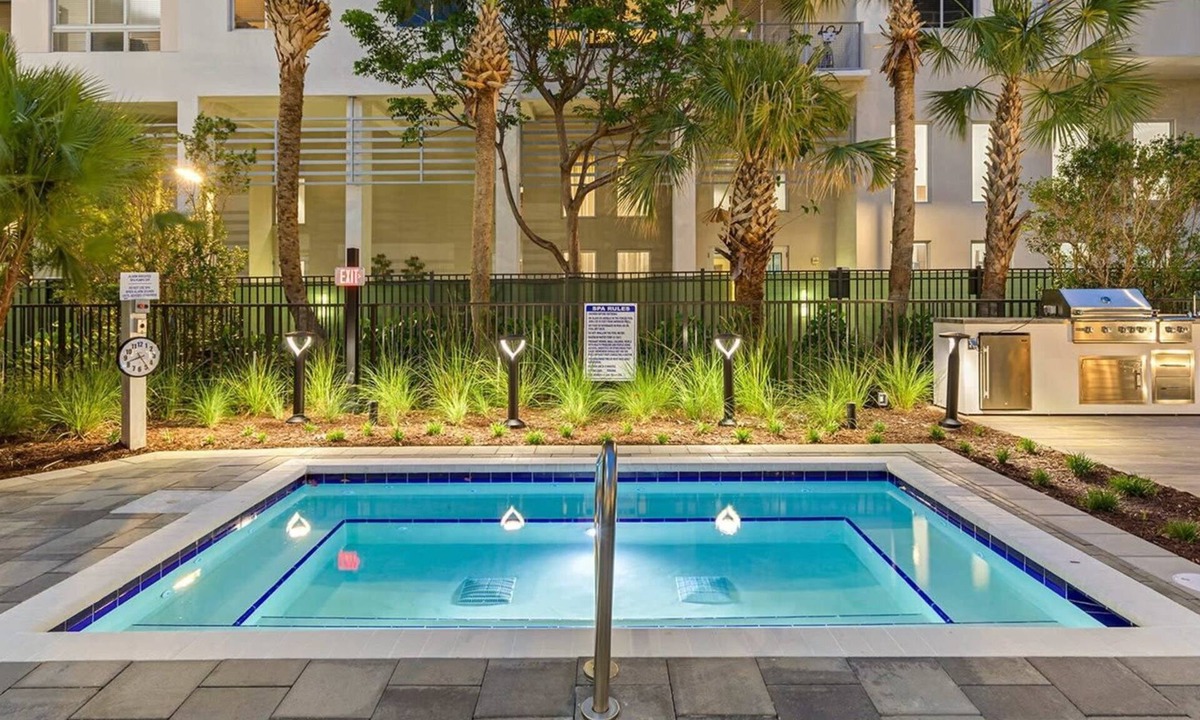West Palm Beach Apartment | TortoiseOne 2BD 1 - Two Bedroom Apartment, Sleeps 4