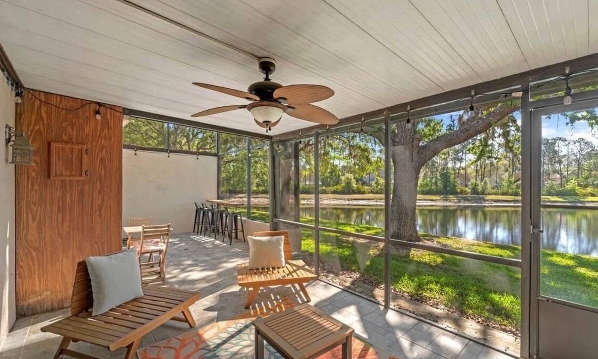 Hunters Green House | Tranquil 2 bedroom townhome with loft/additional bedroom in vibrant Tampa