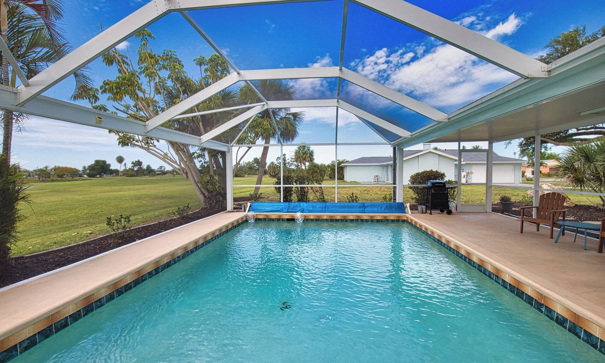 Oakland Hills House | Tranquil Fairway Retreat w/Private Pool Perfect for Golf Trips & Family Getaway