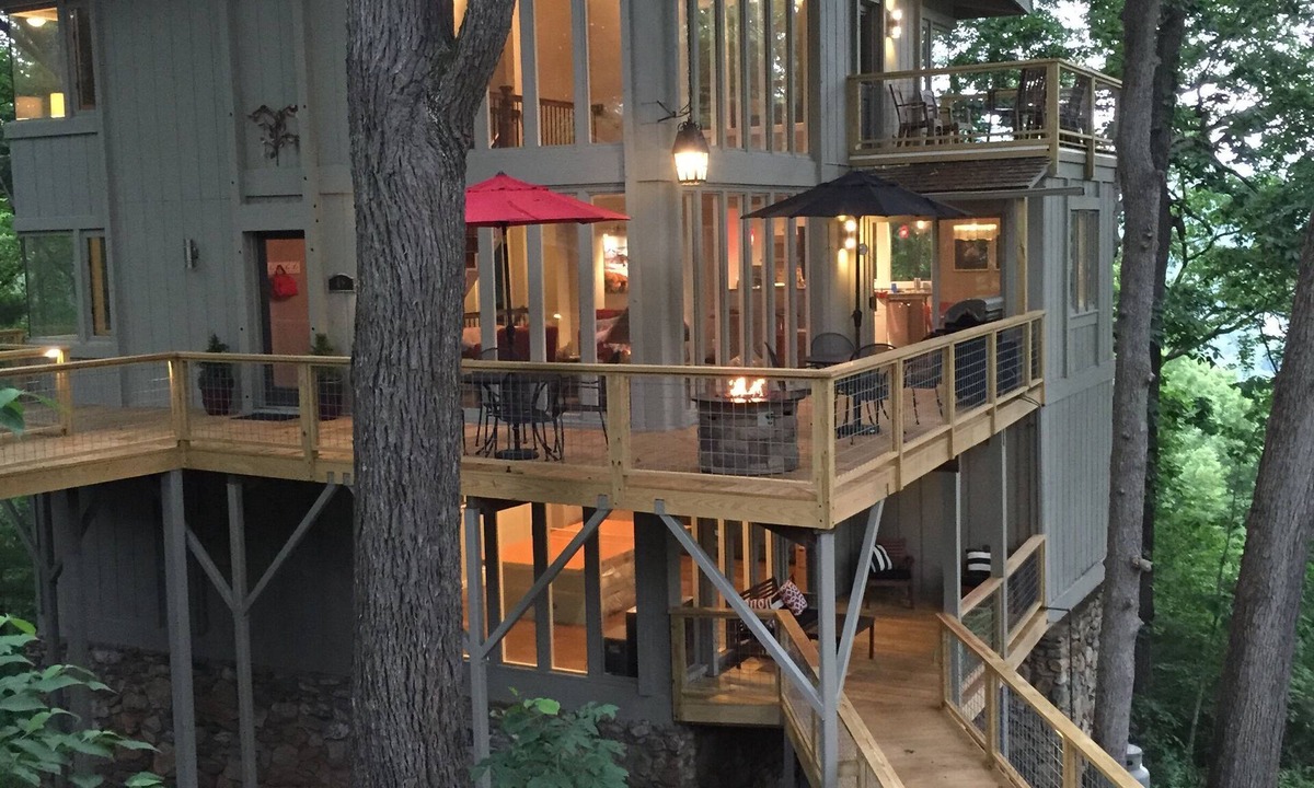 Woodfin House | Tree Tops - Stunning ' Treehouse' With Upscale Amenities in a Memorable Setting