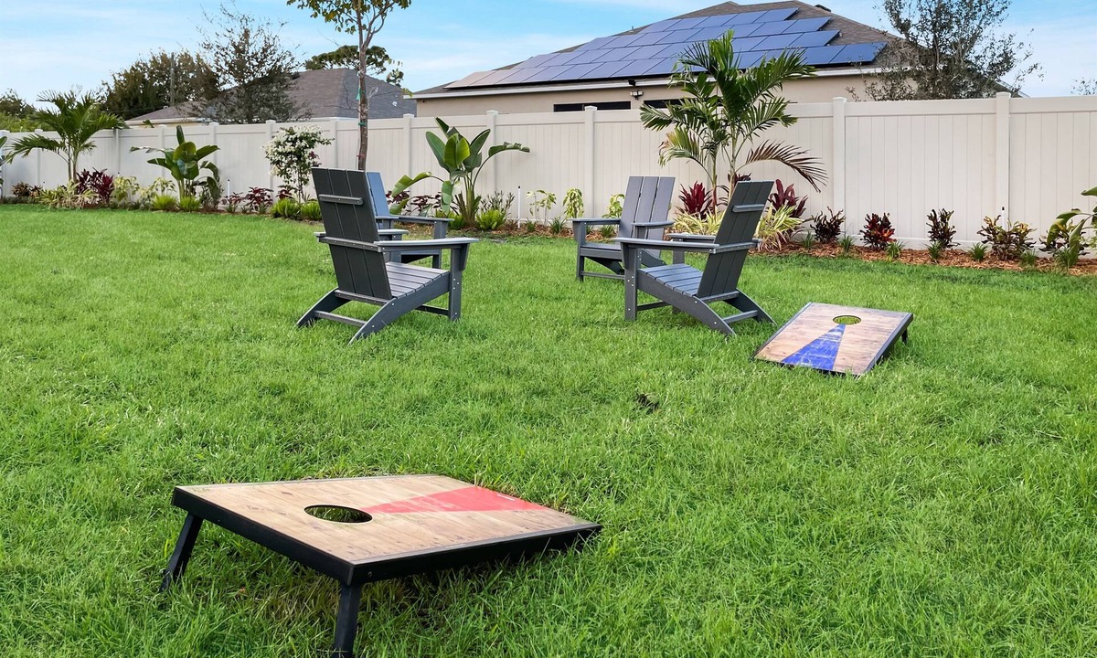Port Saint Lucie House | Tropical Garden | Fast WiFi | 5 TVs | Fenced Yard