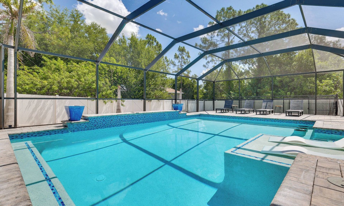 Lehigh Acres House | Tropical Oasis in Lehigh Acres: Great for Groups!