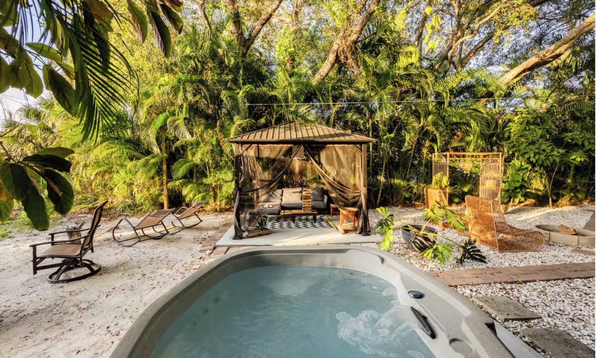 North Naples House | Tropical Paradise House 5 min from the Beach!