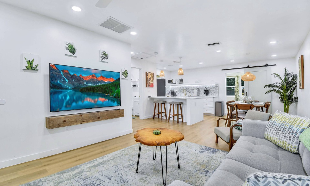 Largo Villa | Tropical Paradise w/3 Pools & Only 13 Mins to Beach