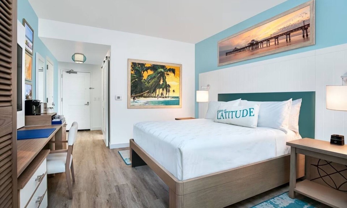 Fort Myers Beach Resort | Tropical Romantic Getaway Steps Away from Sand w/Exclusive Beach Club Access