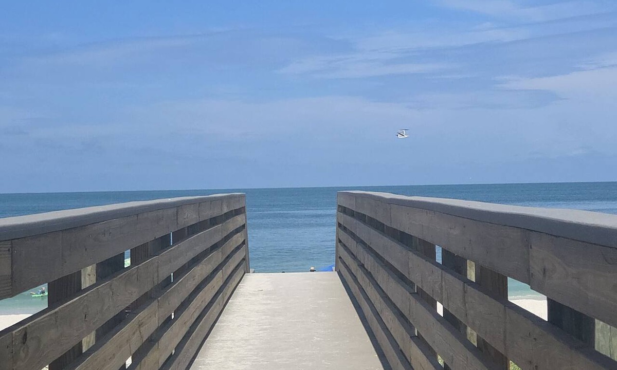 Pass-a-Grille Condo | Turquoise Dream One bedroom Condo On Pass a Grille Beach