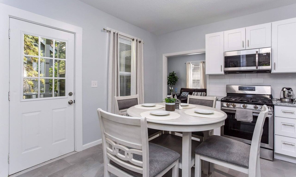 Bristol Apartment | TWO BEDROOM APARTMENT ON FIRST FLOOR ON A DUPLEX