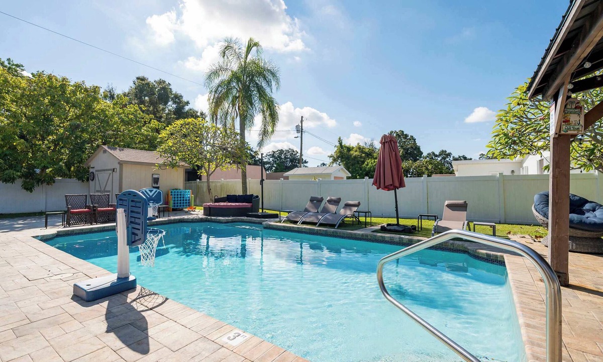 Pinellas Park House | Ultimate Family Retreat w/Pool, Theater & Games