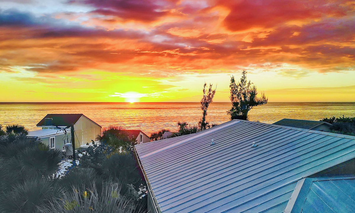 Englewood House | Uncrowded Beach Sunsets just 50 steps away + 2 King beds + Pac Man Arcade