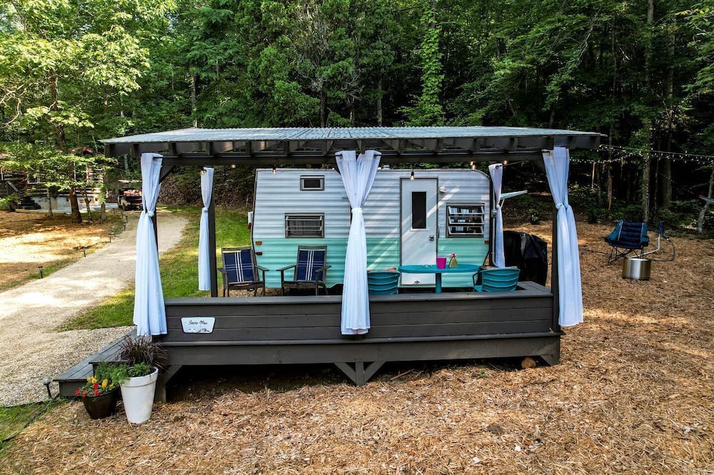 Franklin House | Unforgettable Glamping Caravan Rental in North Carolina for Intimate Weekends Away in Franklin