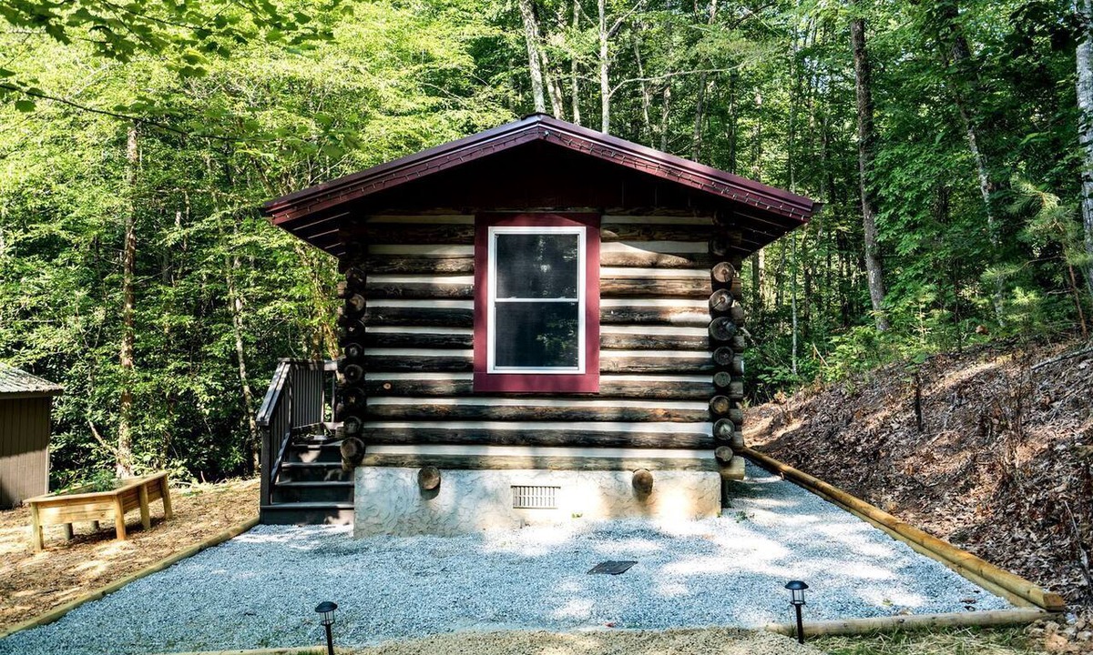 Franklin House | Unique Vacations at this Wonderful Vintage Caravan in Franklin, North Carolina