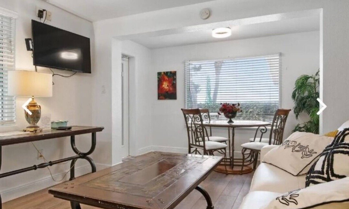 Nokomis Hotel | Unit 15: Deluxe Beach View Suite