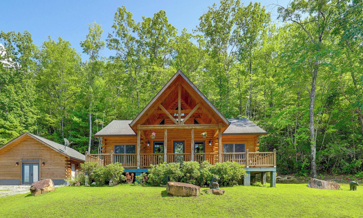 Frank Cabin | Updated Cabin By Linville Falls: Deck & Game Room!