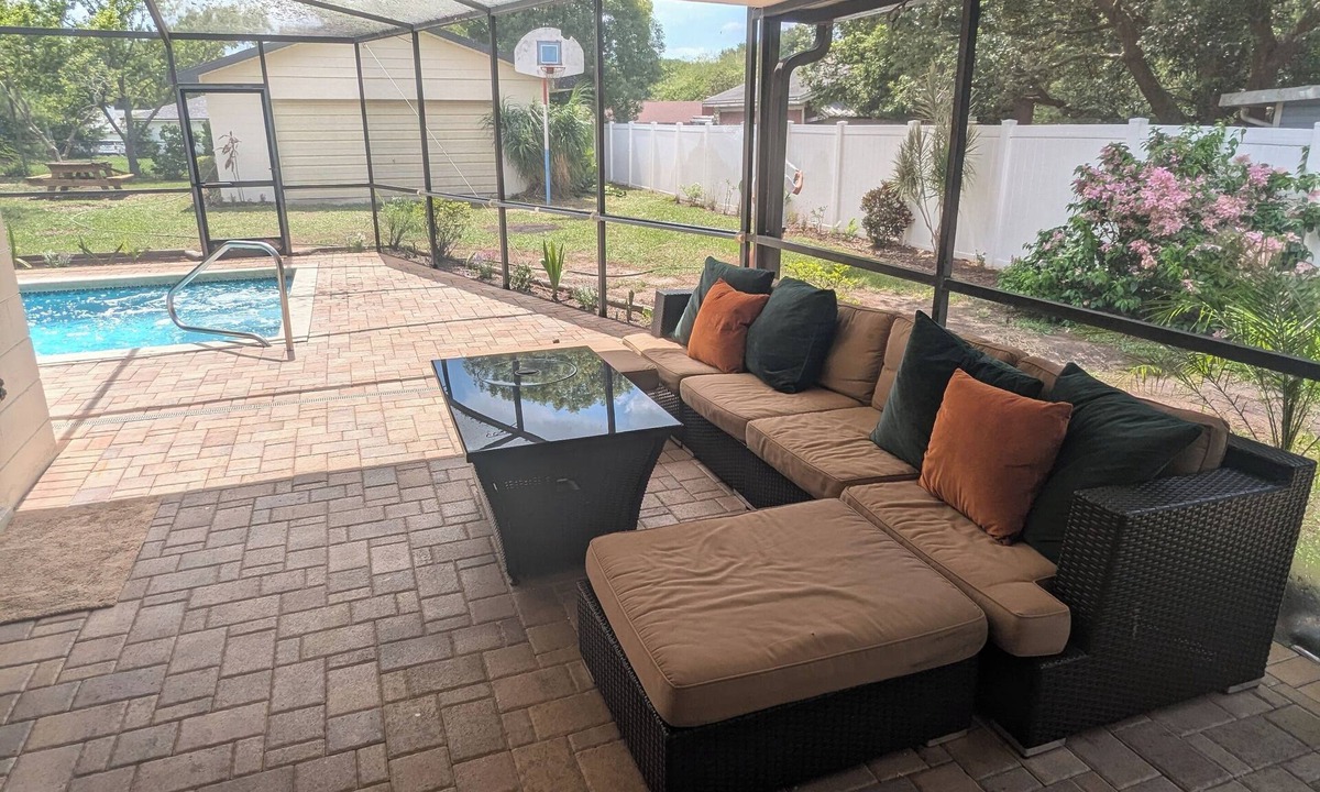 Lakeland House | Updated home with heated pool south Lakeland