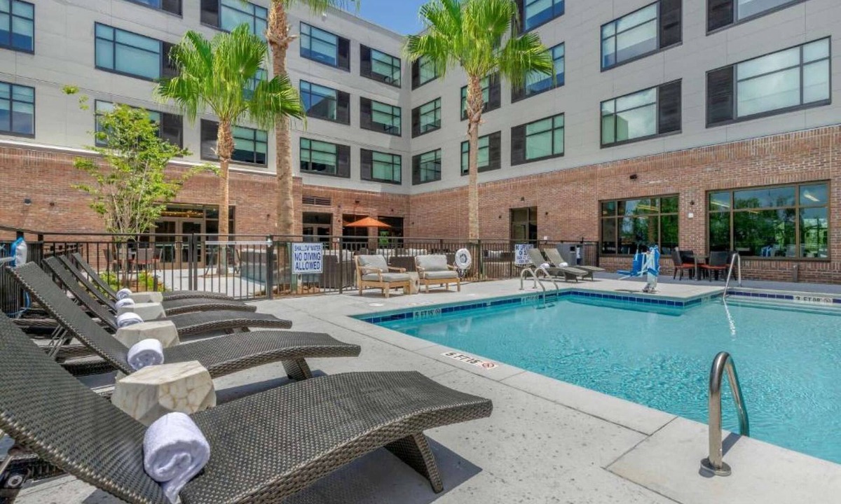 Charleston Hotel | Upscale hotel near Historic District & Folly Beach