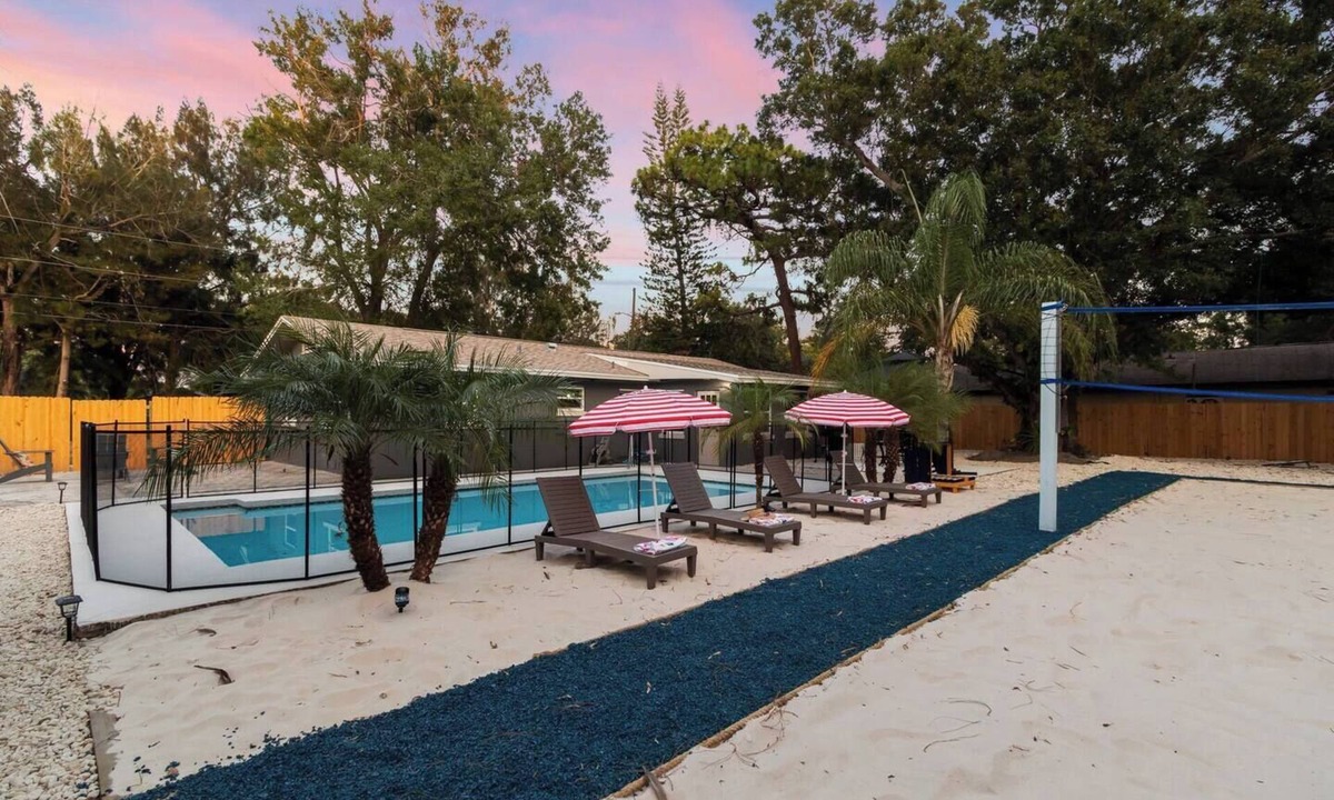 Highpoint House | Urban Escape: Artificial Beach W/Volleyball Pit