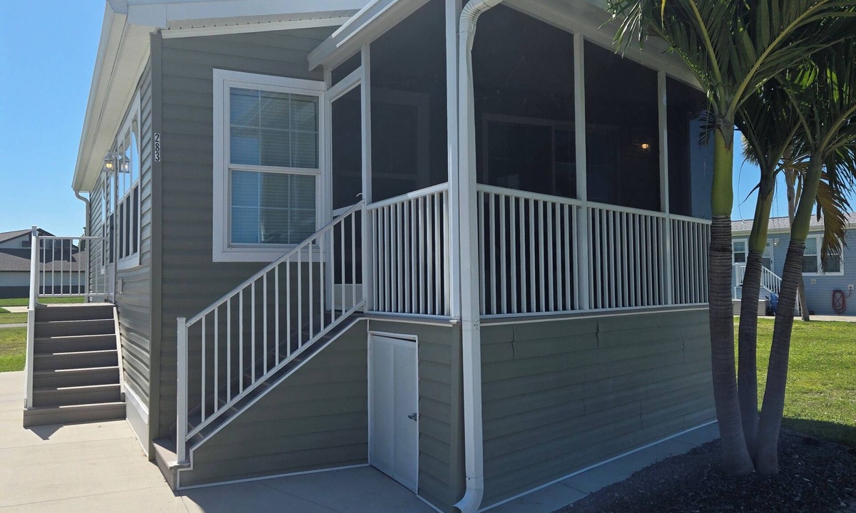 Fort Myers Beach House | Vacation in Paradise. 3 miles from Ft