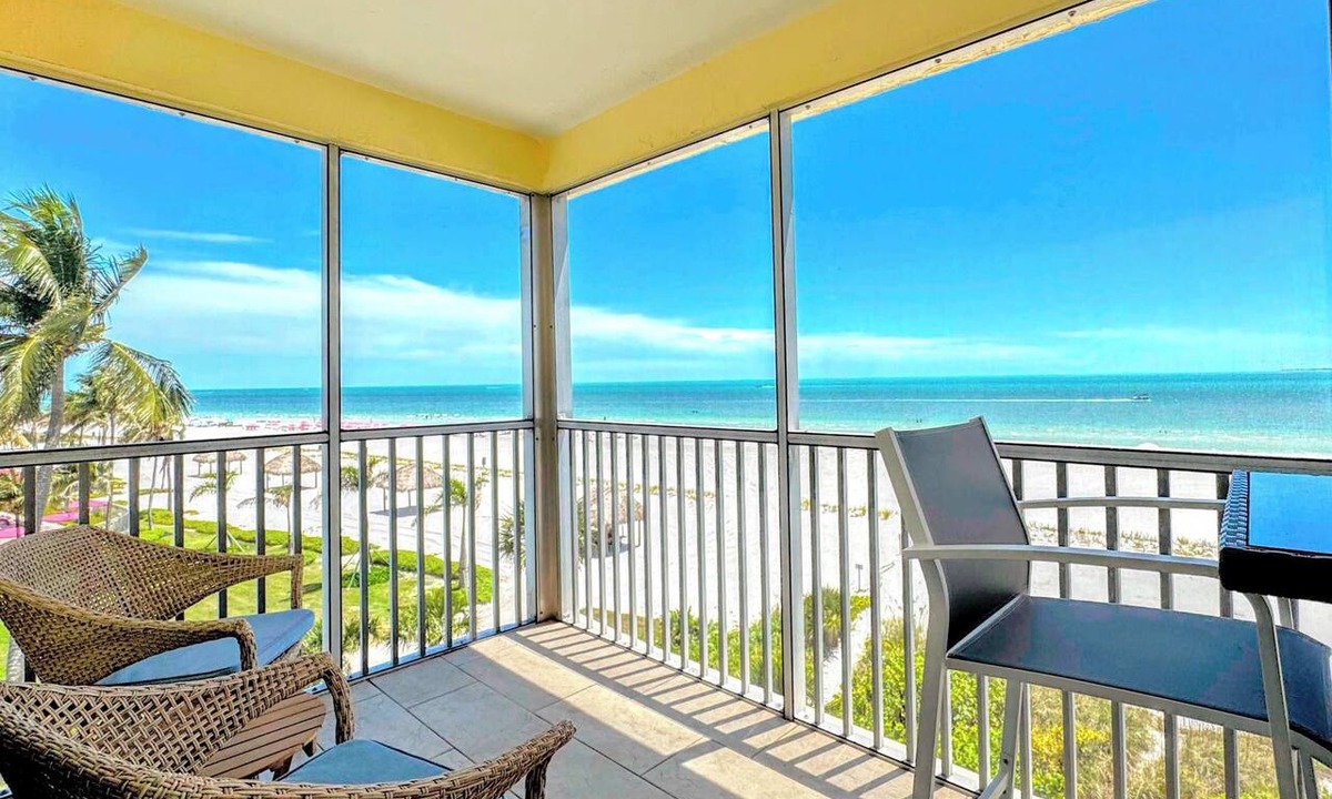 Fort Myers Beach Condo | Vacation Villas #431 Stunning Beachfront Condo