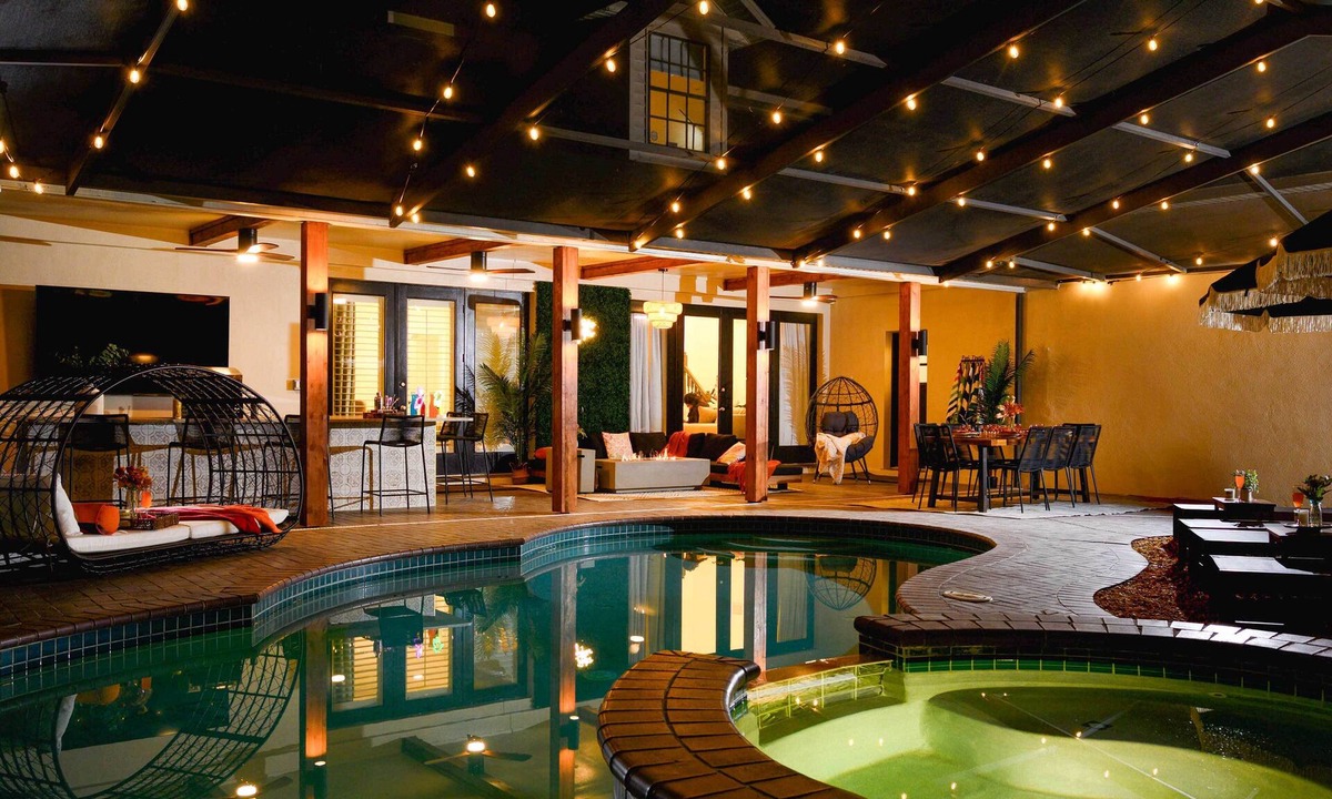 Valrico Villa | Valrico Villa: Pool, Spa, Court & Game Room