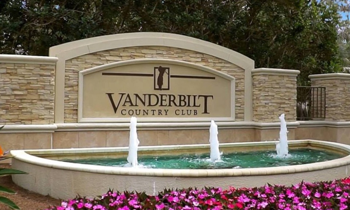 Rural Estates Villa | VANDERBILT COUNTRY CLUB BUNDLED GOLF TRANSFER TO THIS BEAUTIFUL 2/2 HOME