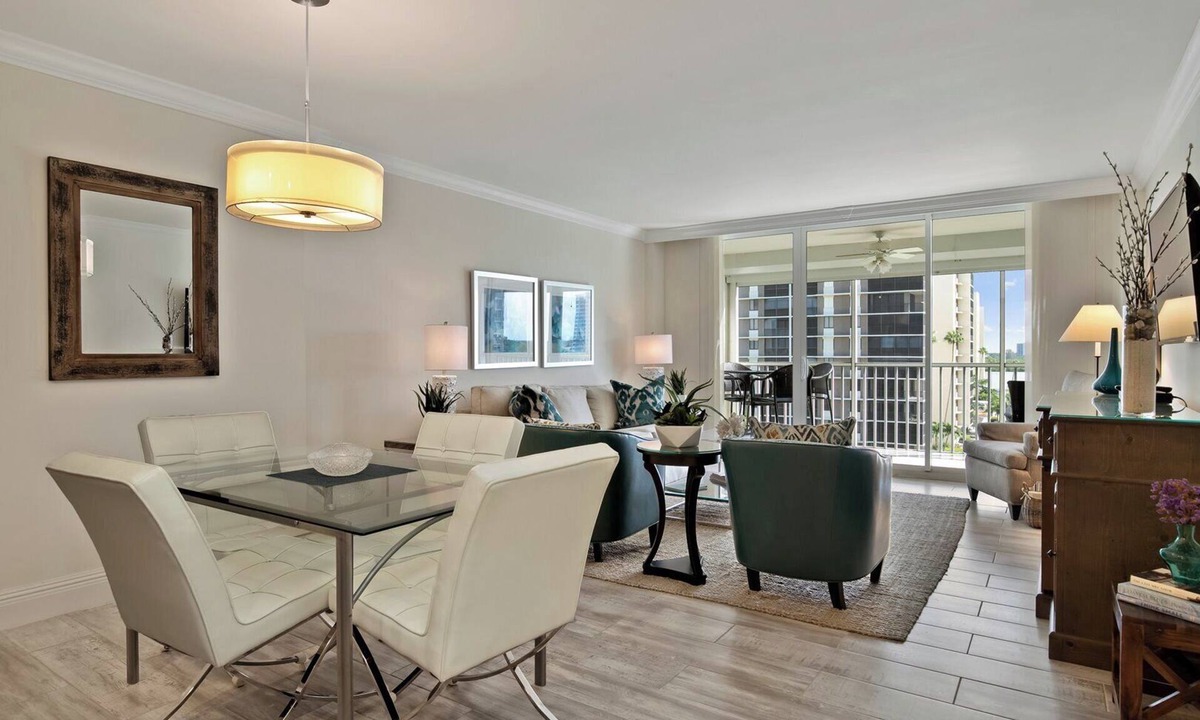 Vanderbilt Beach Condo | Vanderbilt Towers - Vanderbilt Beach - Bayside