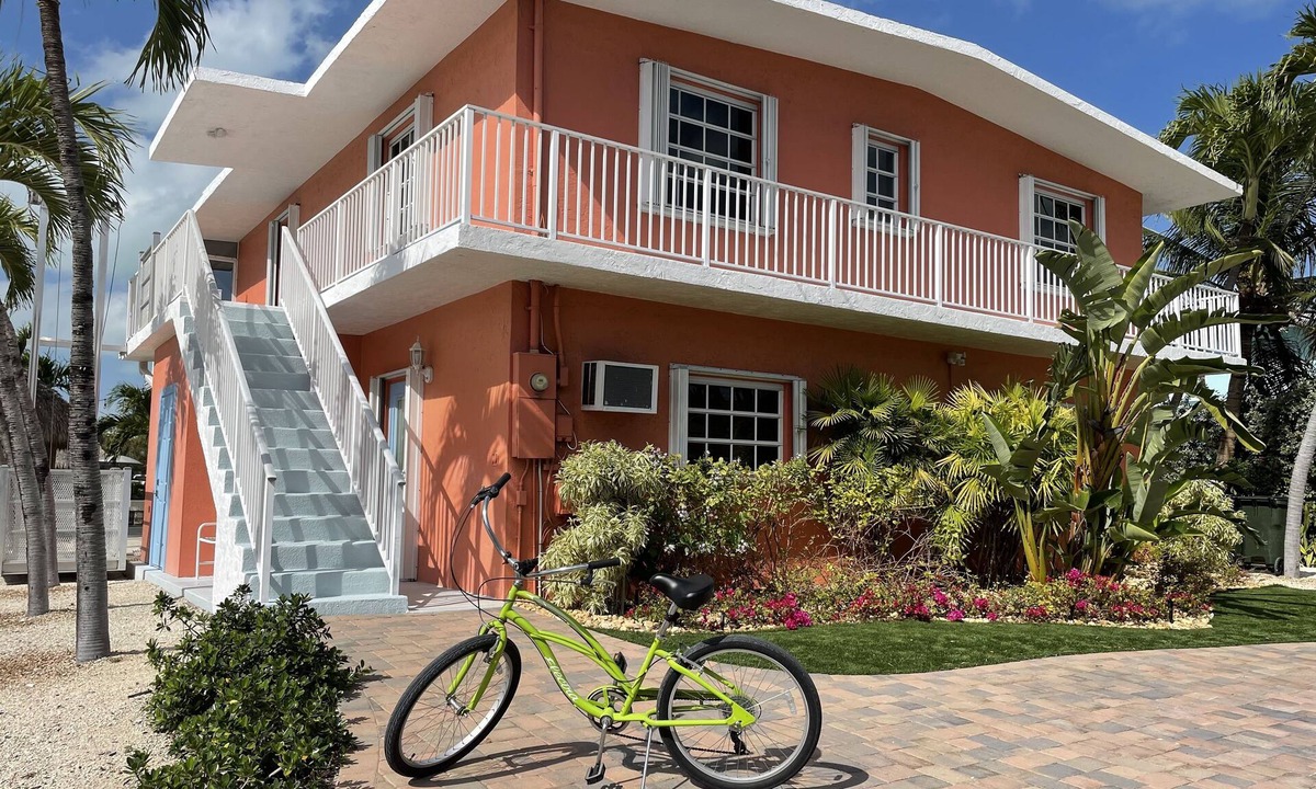 Venetian Shores House | Venetian Shores Home -DOCK remodeled 3/3 POOL/Hot Tub! Deep water Dockage