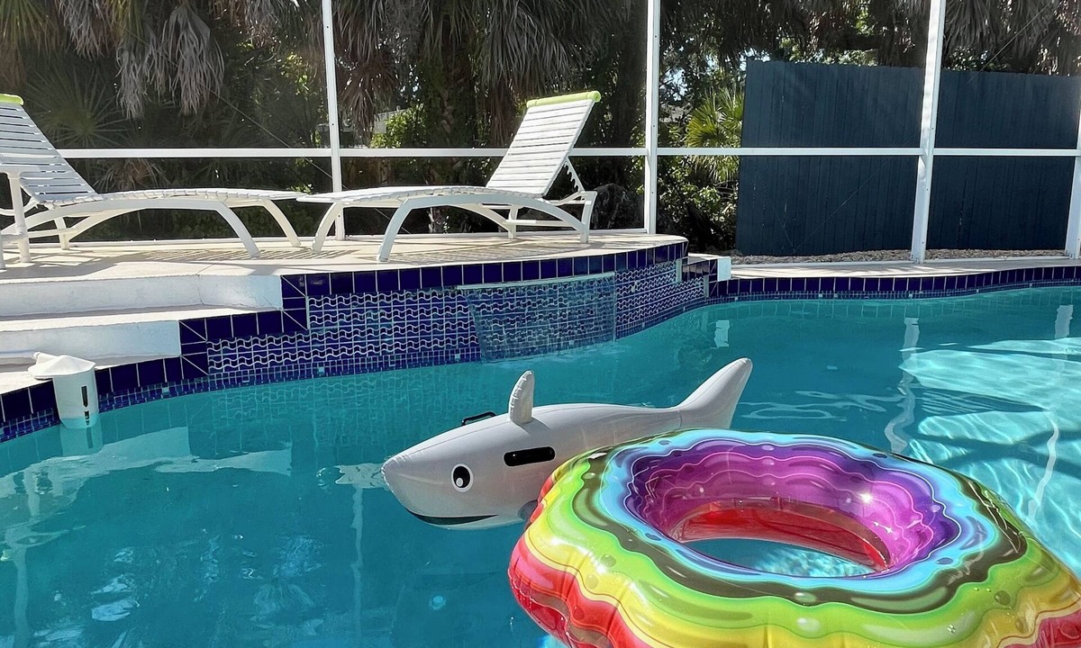 South Venice House | VENICE/Heated Pool House/7 min to the Beach/Shops&Dining nearby