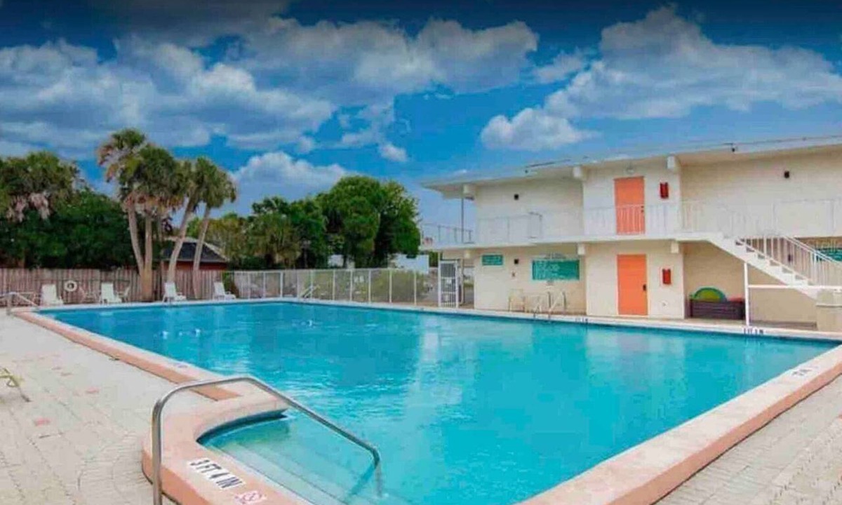 Golden Beach Apartment | Venice Island's Paradise By The Sea