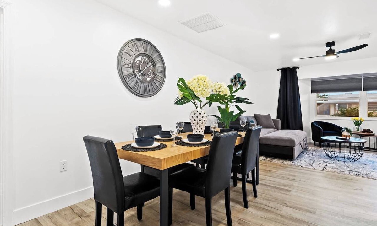Venice House | Venice Oasis | Pool, 3 King Beds, 2.5 miles >Beach