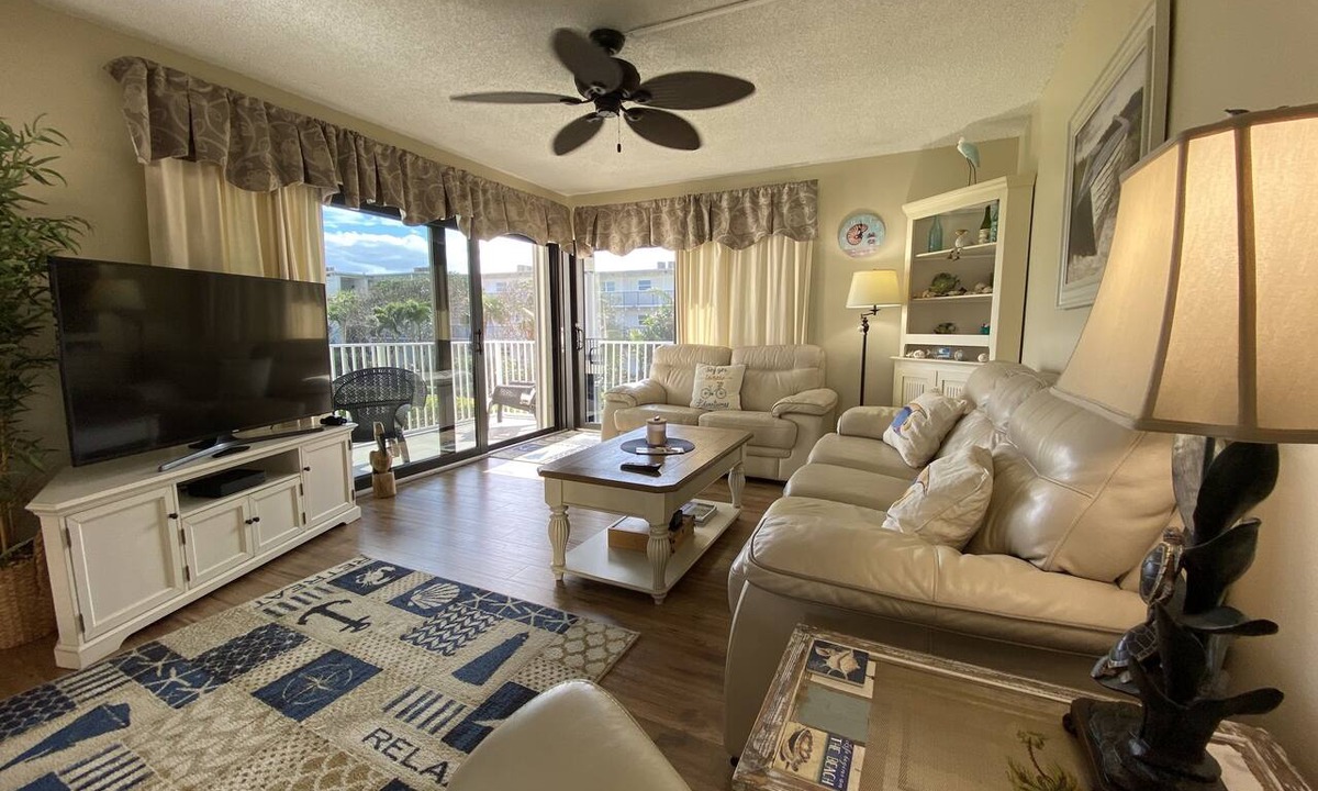 Central Beach Condo | Vero Beach, Florida - Direct Oceanfront, Private Beach & Pool Condo.