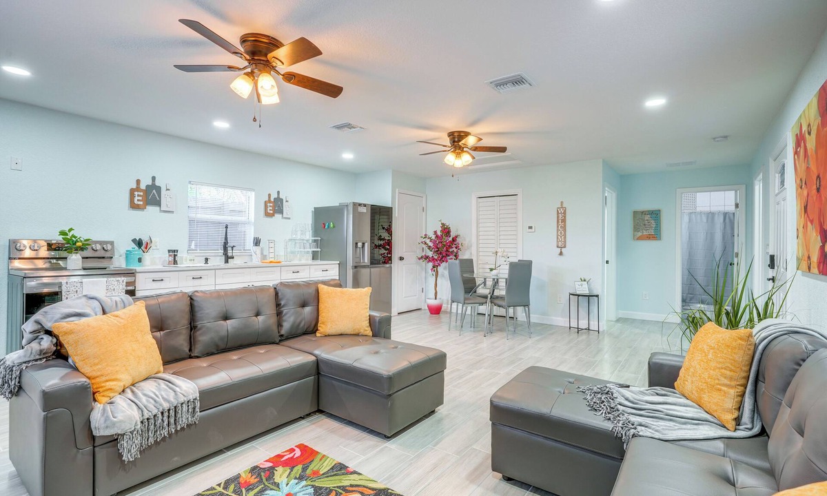 Bearss Plaza House | Vibrant Tampa Home: Perfect for Long Stays!