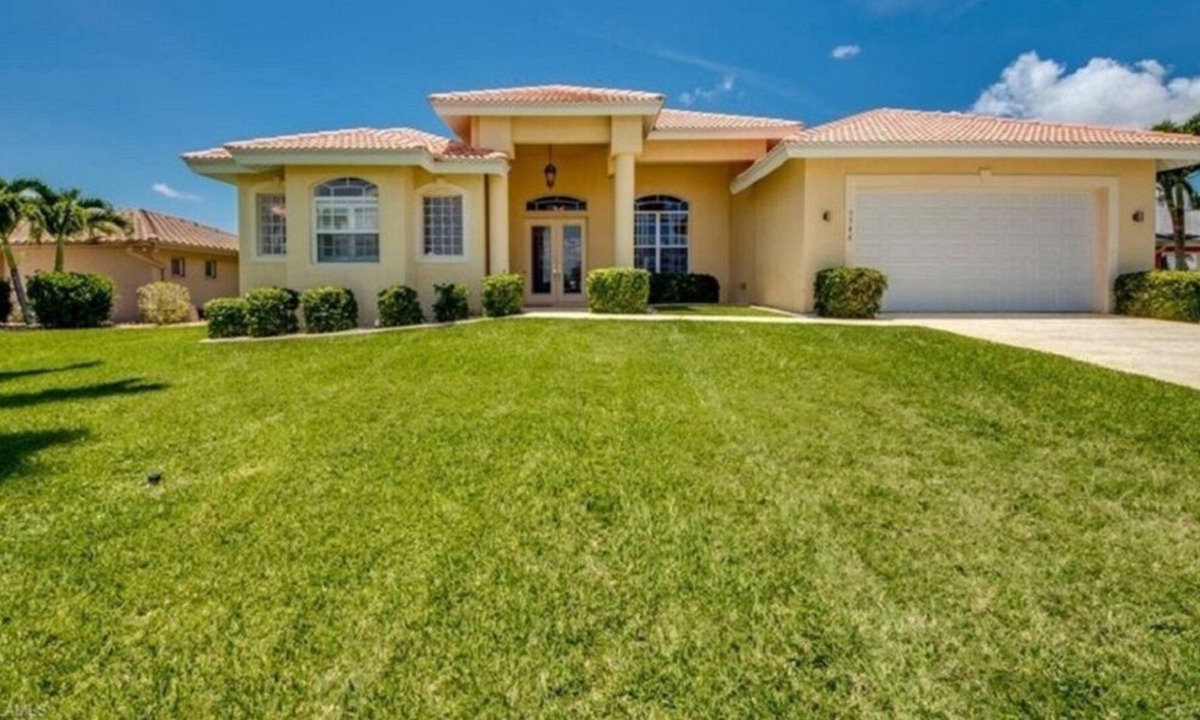 Yacht Club House | VILLA BAYSHORE