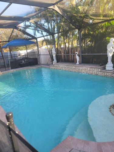 Bearss Plaza House | Villa Frankely 3BR Pool Home