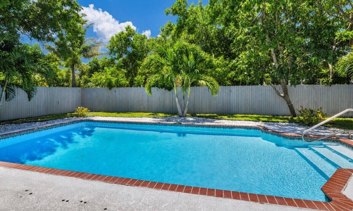 Boca Raton House | Villa Luxe: Spacious 4 BD/3BA Heated Pool BBQ Large Fenced-In Yard