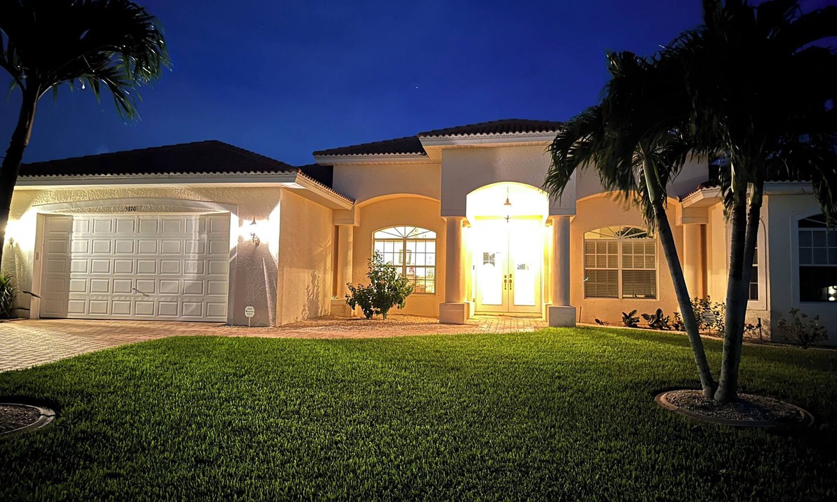 Yacht Club Villa | Villa Meridian Spacious villa for discerning guests.