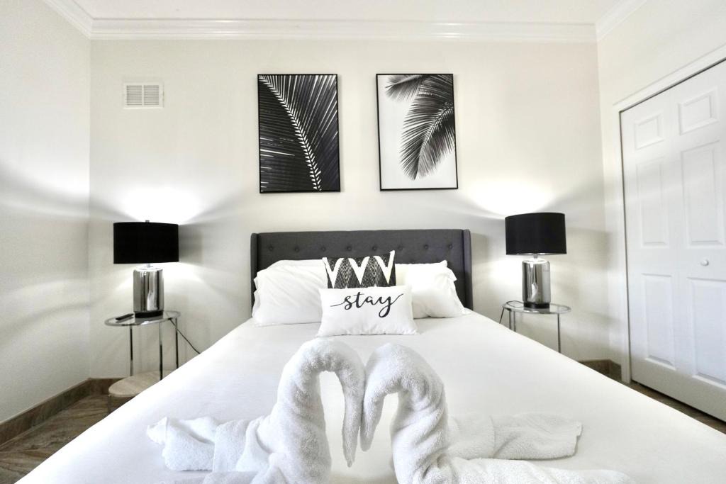Crescent Beach Apartment | Villa Olivō -2BR Modern Luxury-River & Ocean Access