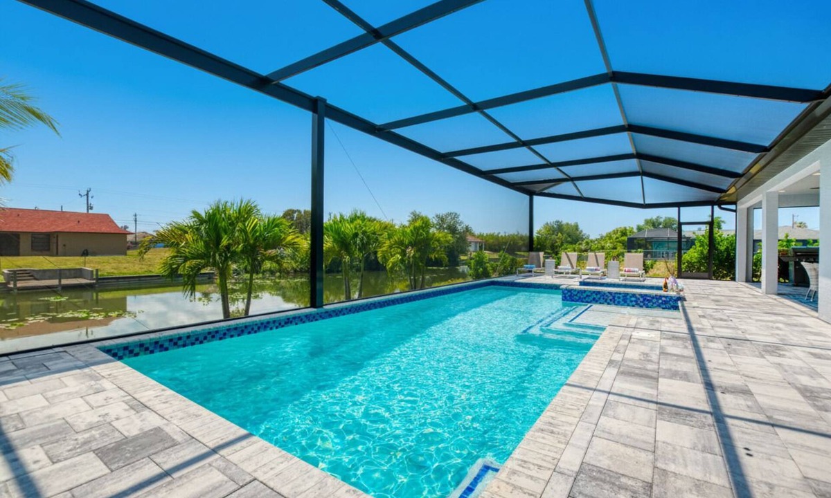 Fort Myers Villa | VILLA ROSA – HEATED POOL & SPA | WATER VIEW | BOAT RENTAL + TOURS VOUCHER INCL.