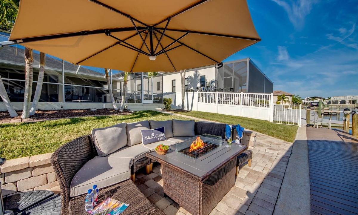 Yacht Club Villa | Villa Sarasota - great boating location, heated pool, cozy