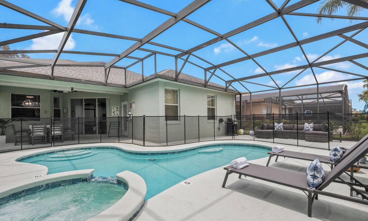 Haines City House | Villa Serena Private Pool & Spa Near Disney.