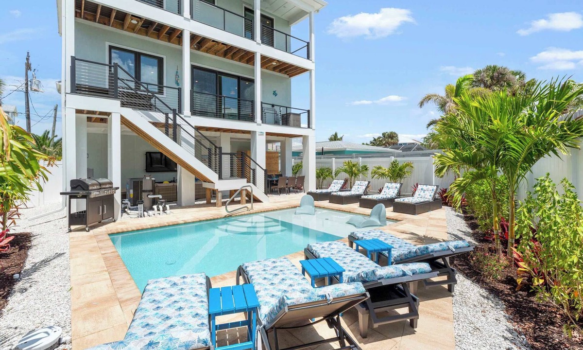 Fort Myers Beach House | Villa Sorrento · 2026 Luxury · 4 Kings · Near Town
