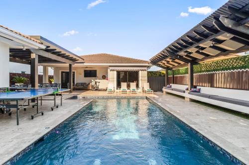 Hialeah Villa | Villa Sunset by Glam Homes